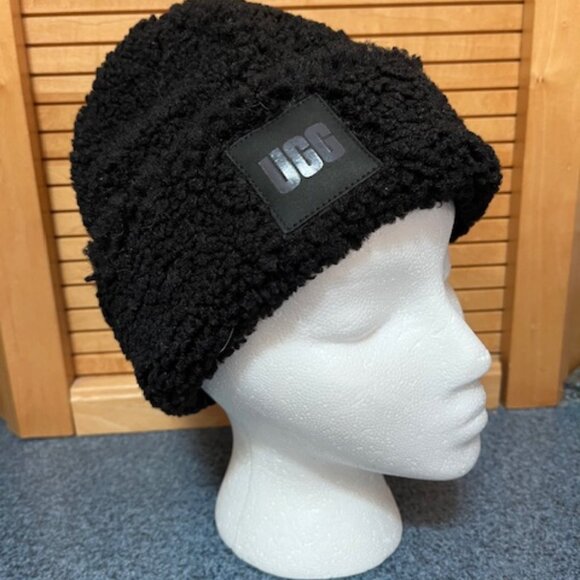 UGG Sherpa Beanie Hat Black - Picture 1 of 6